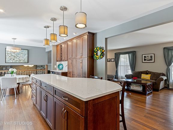 5th image of 1131 Jamestown Ct