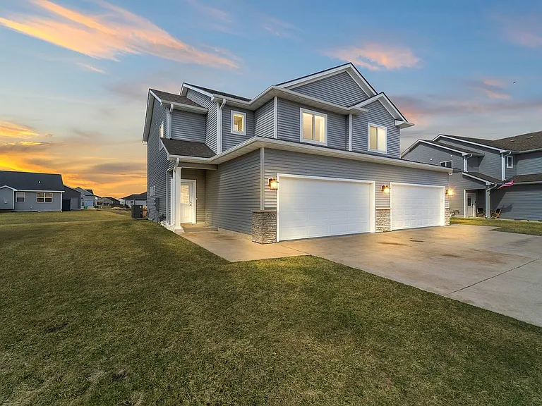 900 Kinney Cir NE — Photo 10