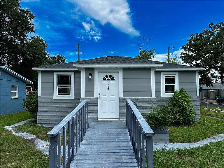 1650 Prescott St S — Photo 1