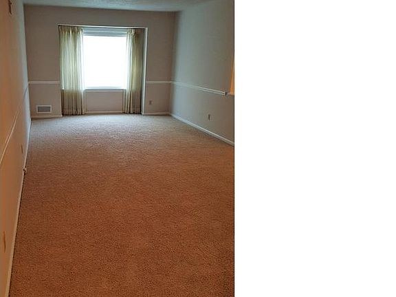 Living room / dining room