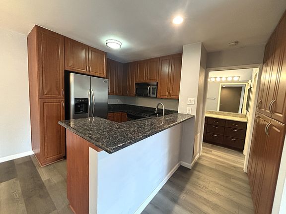 4th image of 4600 Lamont St #222