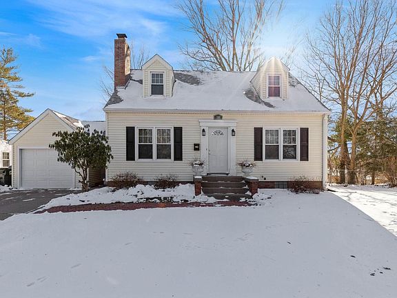 3rd image of 705 Spruce Ct