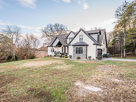 3rd image of 445 Fordes Crossing Dr