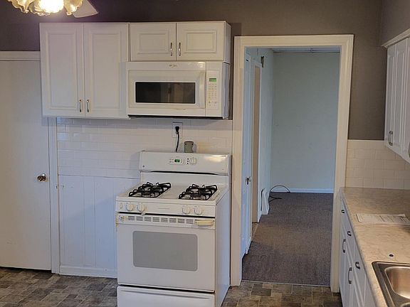 3rd image of 917 Tamarack Ave NW #1