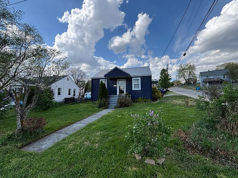 950 Morgan Ave SE — Photo 41