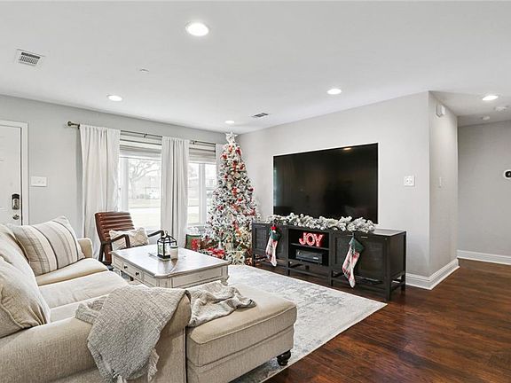 4th image of 720 Transcontinental Dr