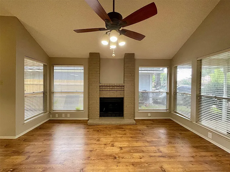 13703 Carsa Ln — Photo 4