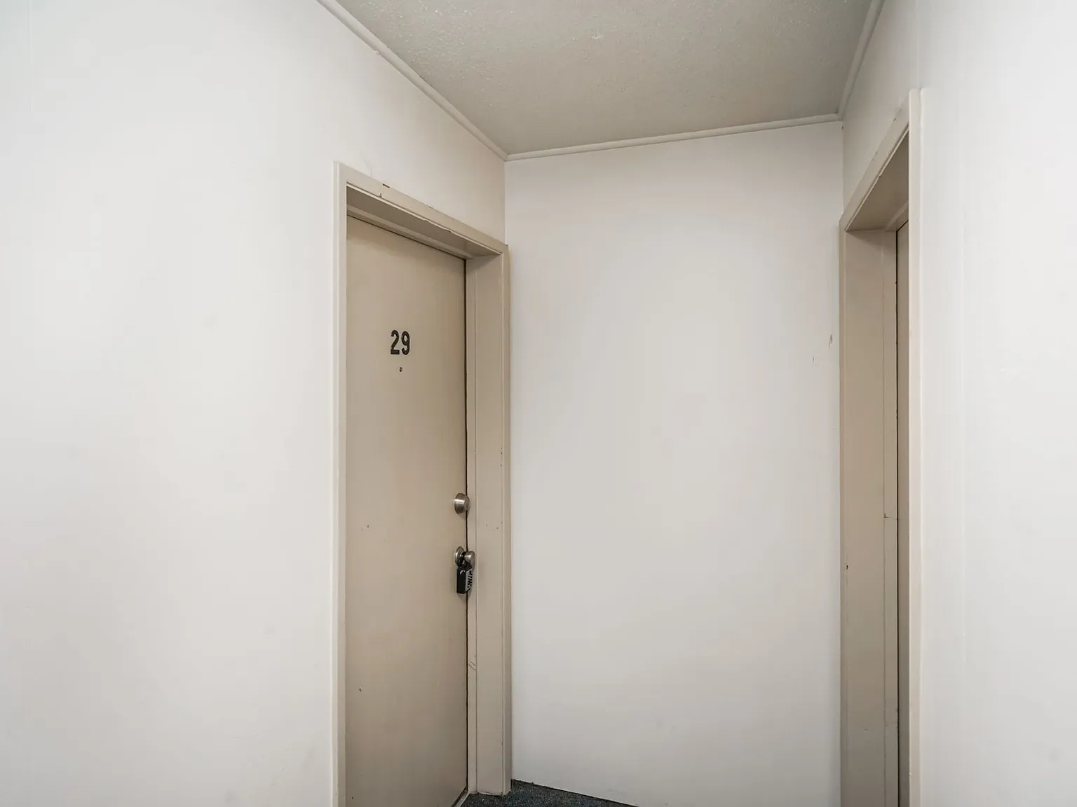 Riviera Apartments — Photo 4