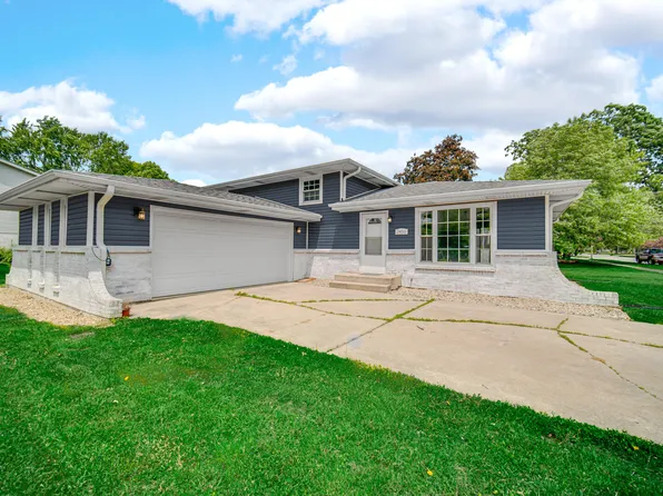 2450 Walnut Ln, Hobart, IN 46342