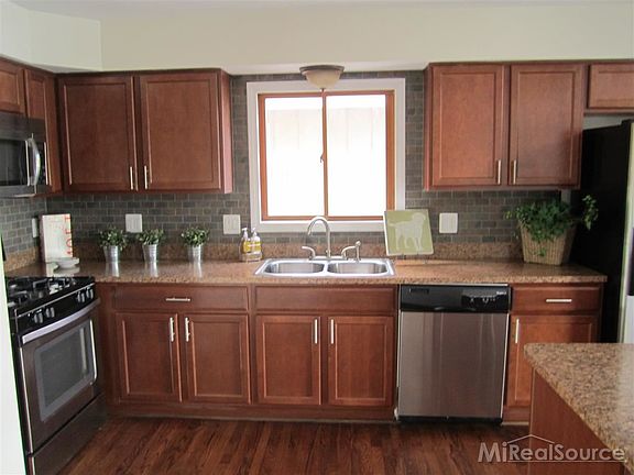 3rd image of 2881 Hope Ave