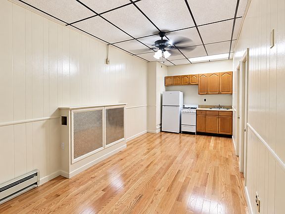 2nd image of 2012 Walnut St APT 3