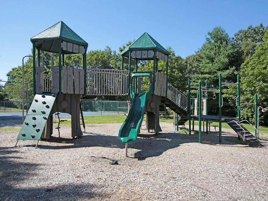 Country Glen Apartments — Photo 2