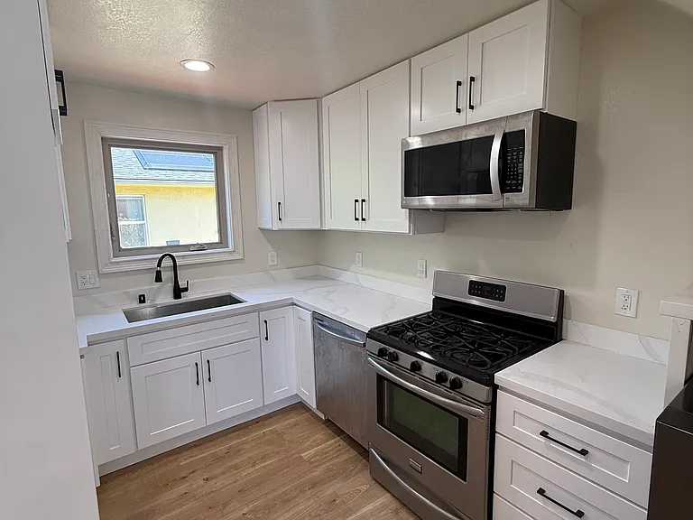 1517 Liberty St — Photo 4