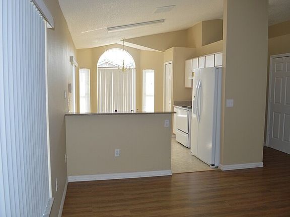 2nd image of 1828 Lacy Ln