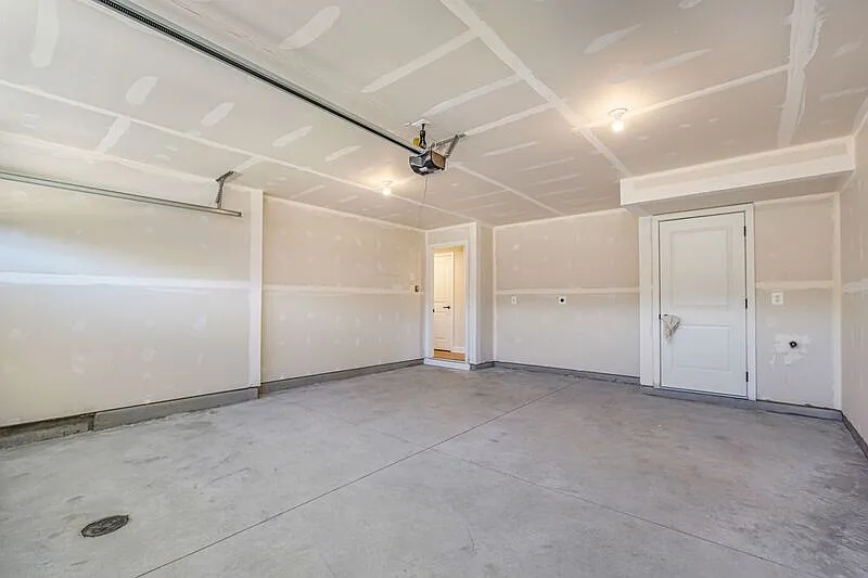 3 bed, 4.0 bath, 2247 sqft, $3,700 — Photo 3