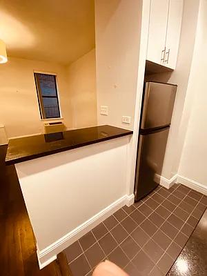 Rented by Metropolis Real Estate of Manhattan | media 10