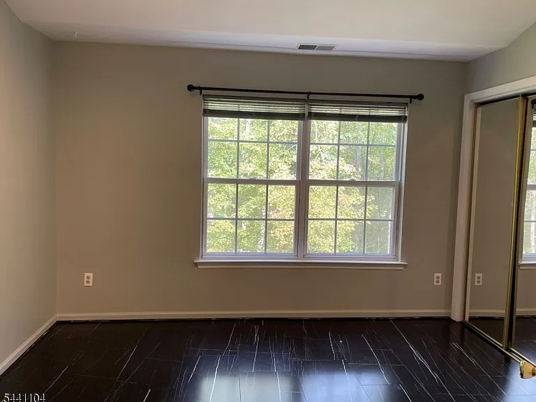 511 Chatfield Dr — Photo 15