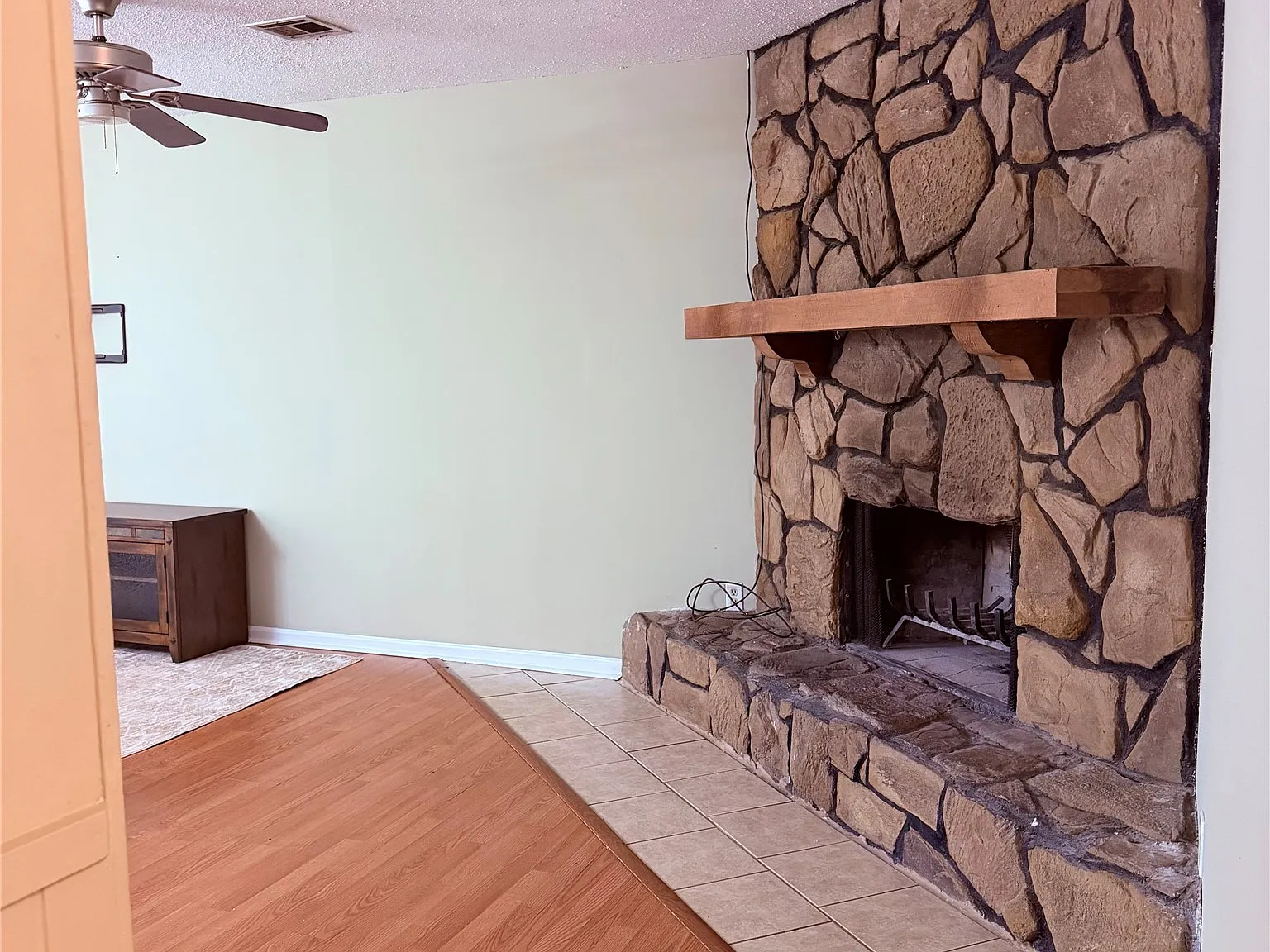 4 bed, 2.0 bath, 1473 sqft, $1,500 — Photo 3