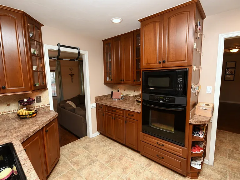 Electric oven and microwave, lots of cabinet space.