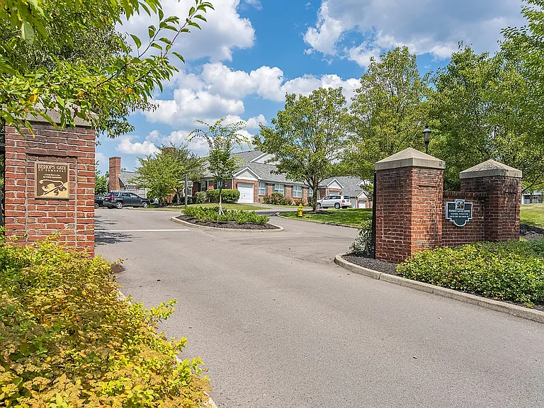 Bishops Gate at Somerset — Photo 61