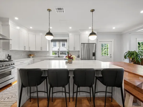 99 Crafts St #99, Newton, MA 02458