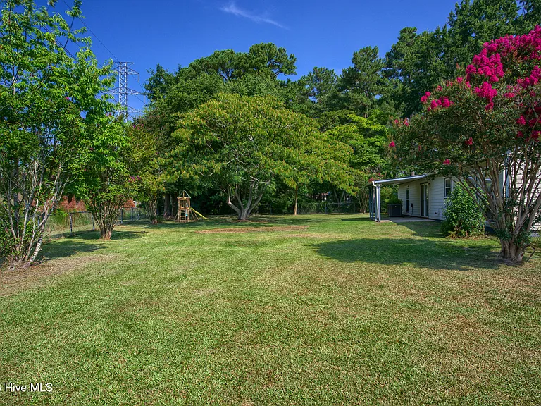 305 W Willowood Ln — Photo 8