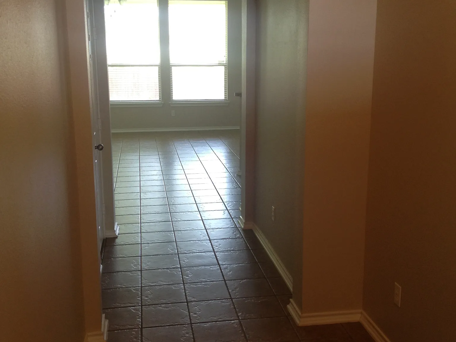 3 bed, 1467 sqft, $1,895 — Photo 2