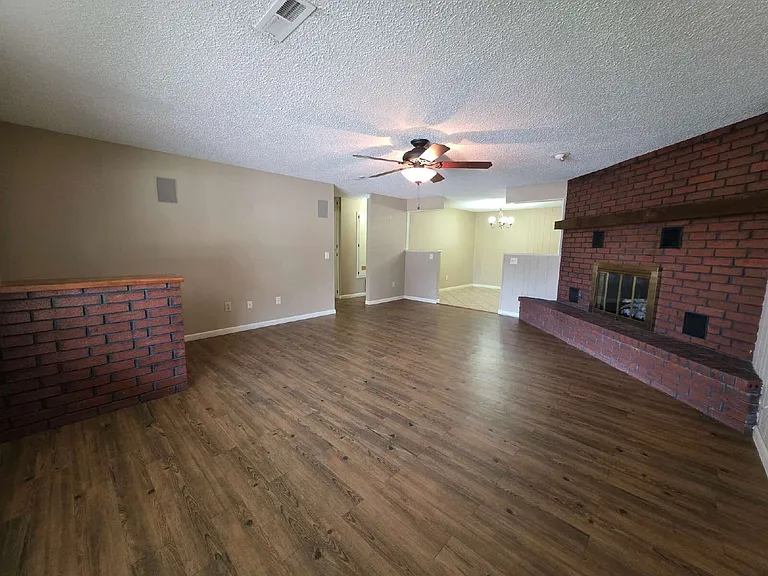 1806 SE Lawrence St — Photo 2