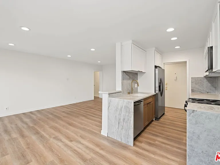 1831 Prosser Ave #208 — Photo 4