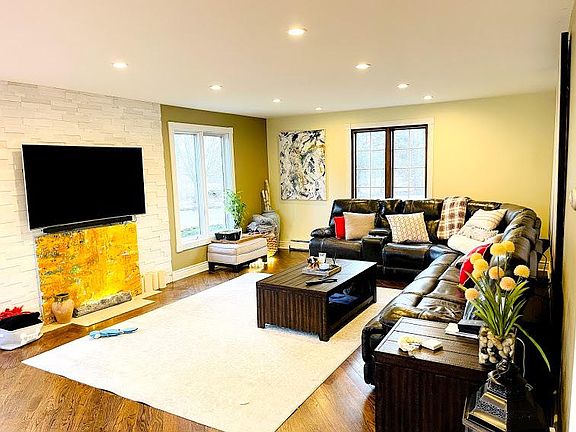 4th image of 884 Saint Andrews Way