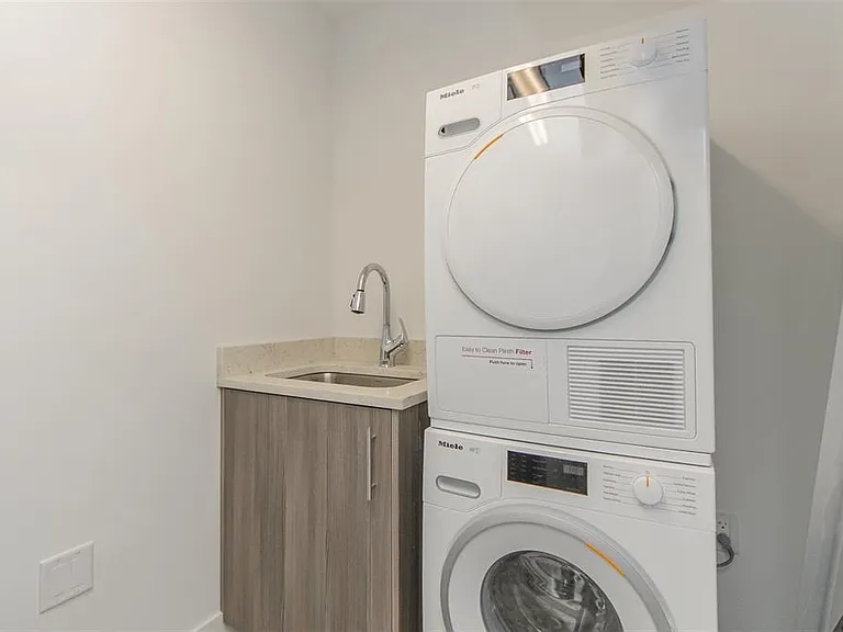 15 Avalon St #702 — Photo 15