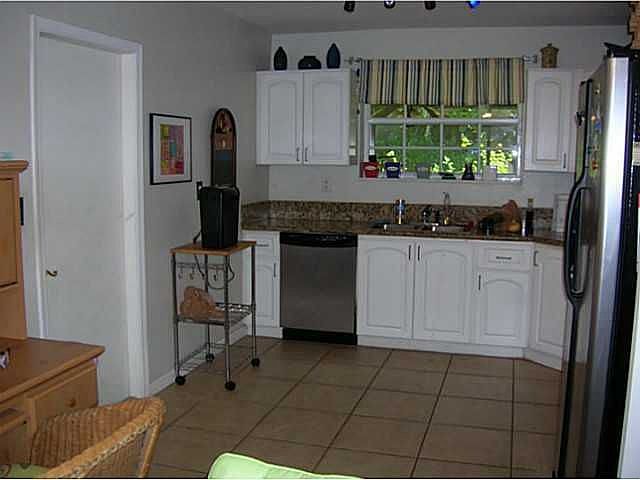 1st image of 2525 NE 207th St