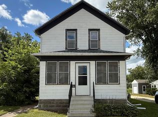 415 5th St NW, Waverly, IA 50677