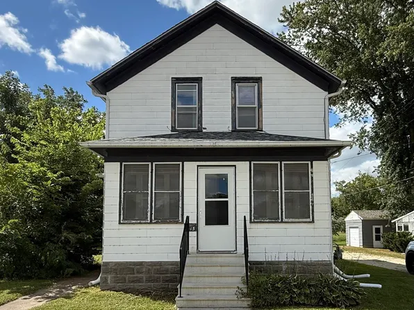 415 5th St NW, Waverly, IA 50677