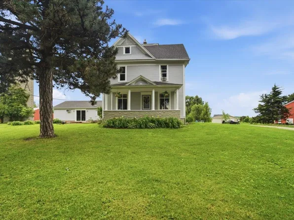 1224 240th St, Waverly, IA 50677