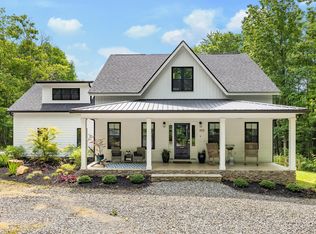 858 Walden Dr, Signal Mountain, TN 37377