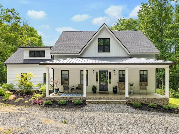 858 Walden Dr, Signal Mountain, TN 37377