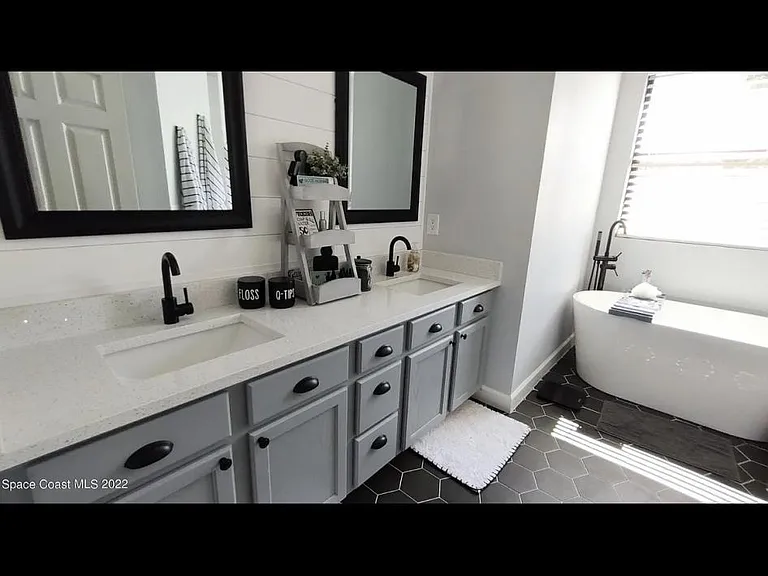 822 Marian Ct — Photo 3
