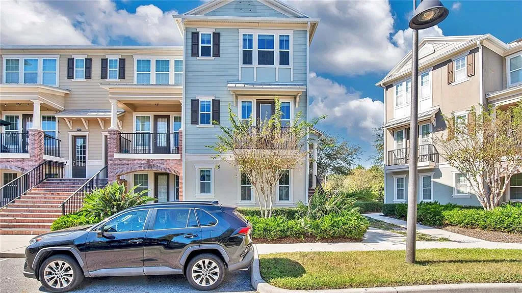 3 bed, 3.5 bath, 2018 sqft, $2,900 — Photo 3