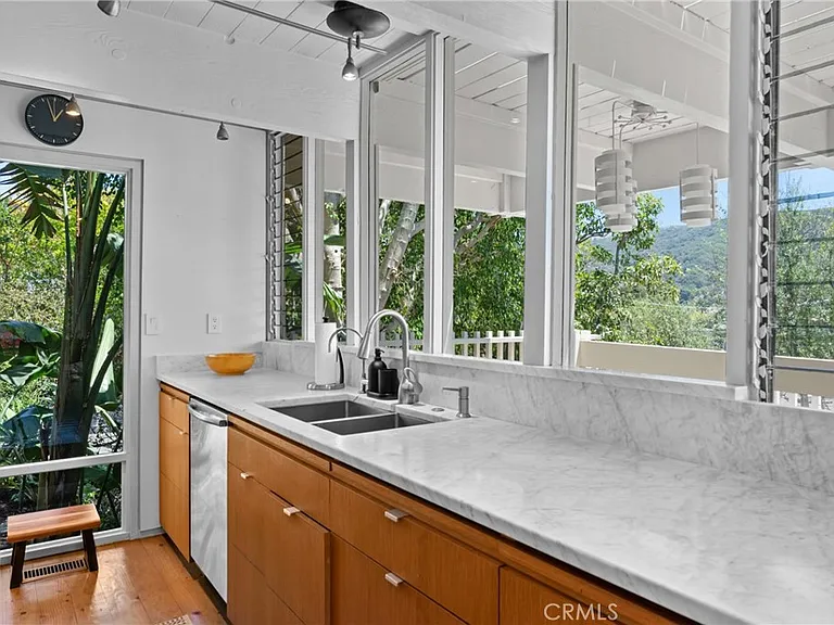 1494 Bluebird Canyon Dr — Photo 18