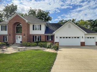 3022 Cedar Ridge Dr NE, Cedar Rapids, IA 52402