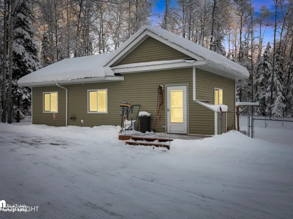 6400 W Fuller Lake Cir, Wasilla, AK 99623