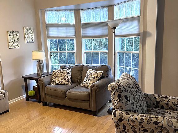 3rd image of 400 Amelanchier Ct