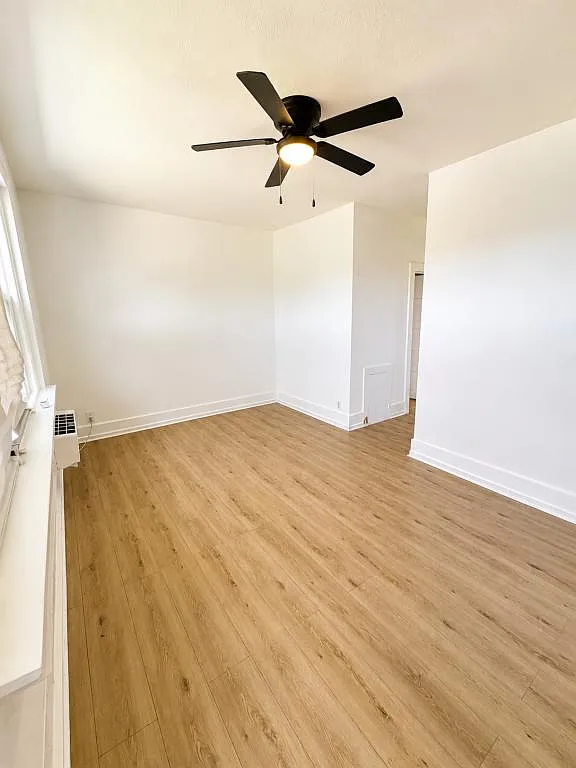 404 E Bond St — Photo 2