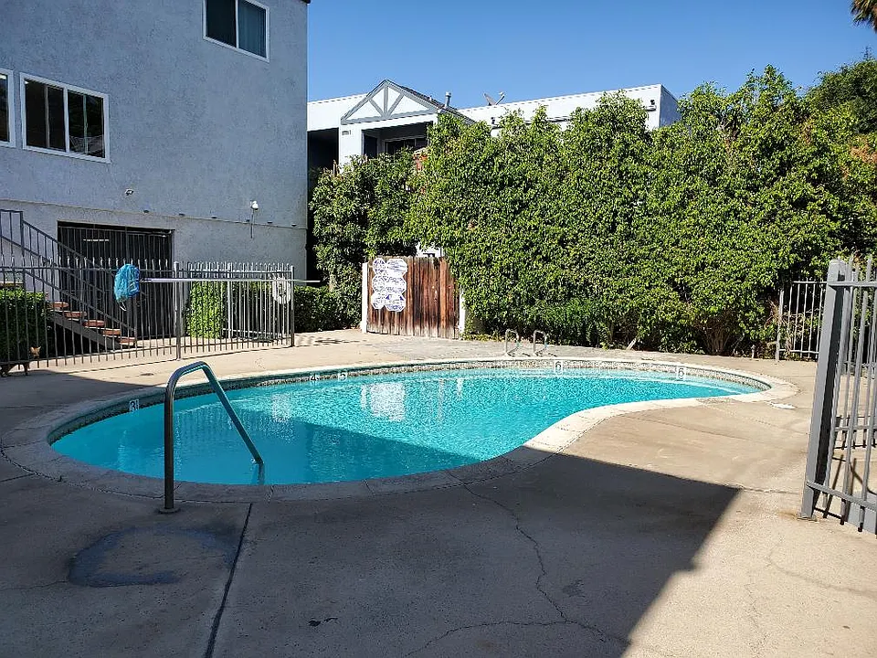 Gilmore/Hamlin Apartments