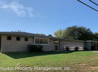 1201 S Main St, Lindale, TX 75771