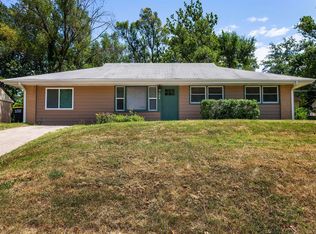 1504 Hartford Rd, Manhattan, KS 66502