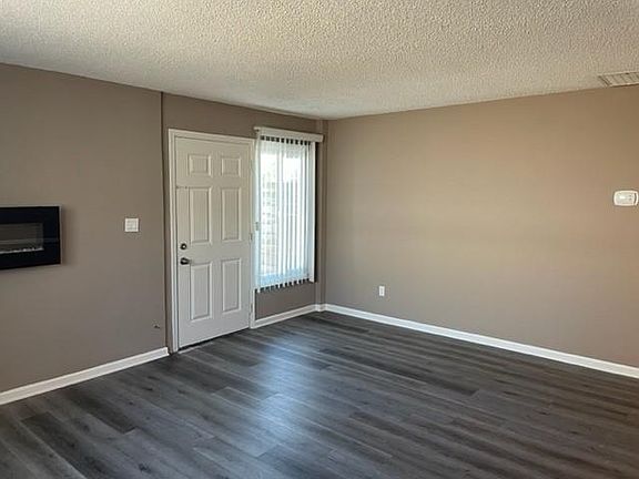 4th image of 51049 Eisenhower Dr APT 2