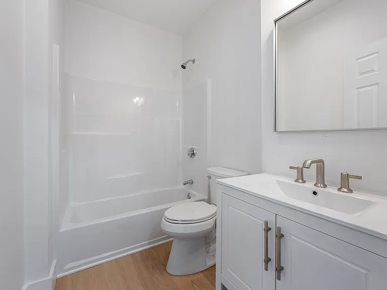 566 Shirley St #6 — Photo 5