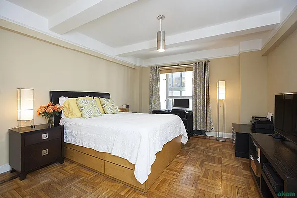 Sold by Akam Sales and Brokerage | media 19